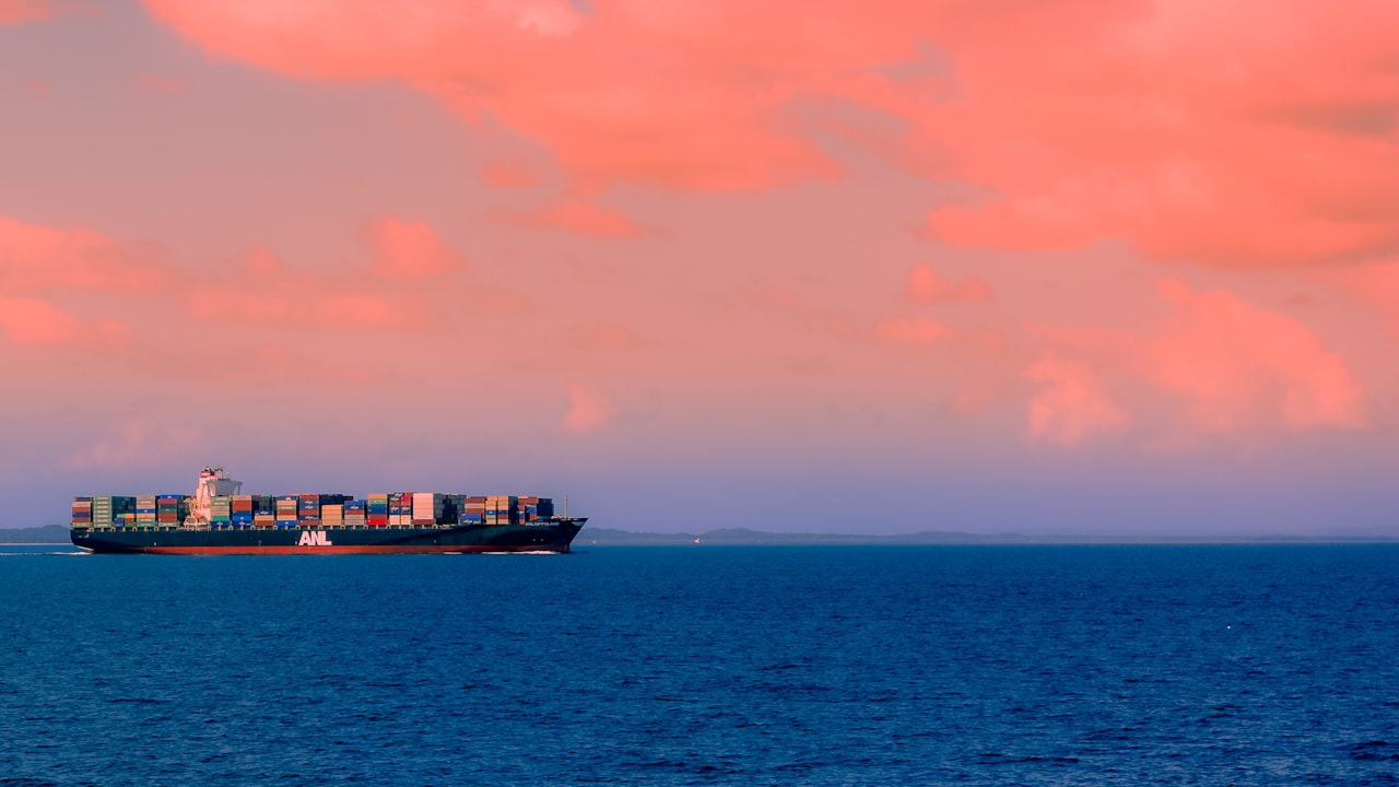Reefer and dry cargo, ocean-bound